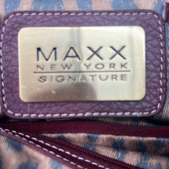 MAXX New York Signature Leather Handbag - Picture 10 of 12